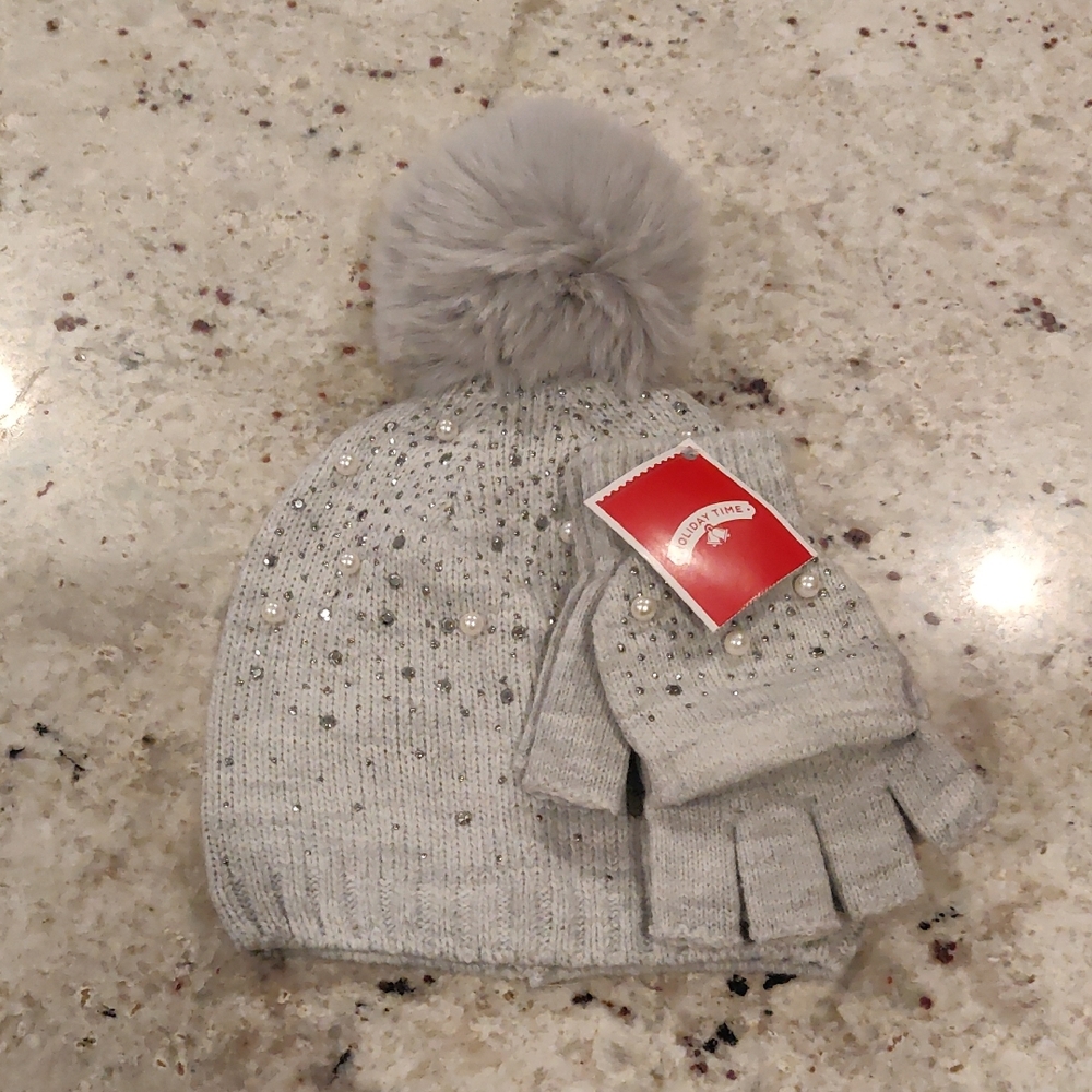 New! Rhinestones & Pearl Gray Knit Beanie and Glove Set Pom Pom Open Finger Text